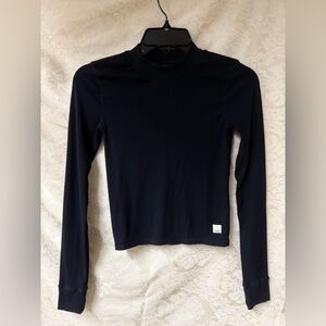 Vuori Crew Neck Crop Top in Black